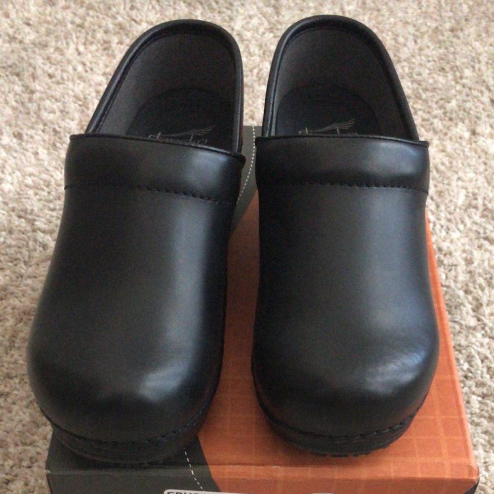 ••Dansko Black Clog shoes